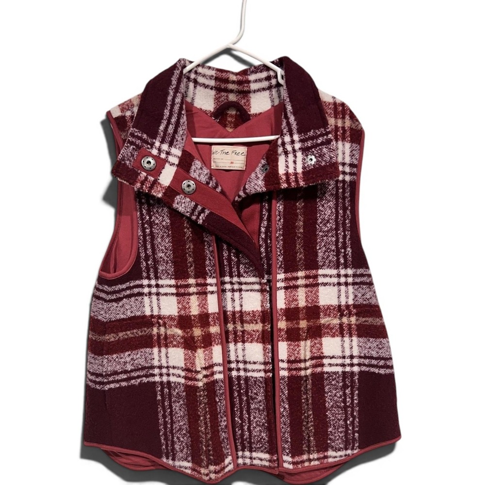 We The Free Vest Womens XS Red Plaid Fleece Snap Front Collared Cozy Warm Fall